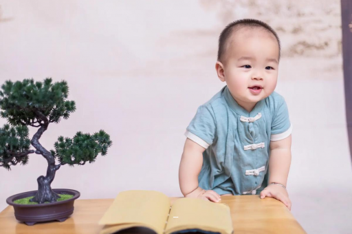 进贤宝宝脸上小白点